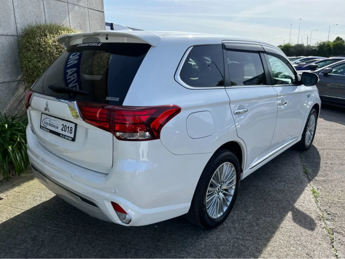 Mitsubishi Outlander Hybrid Automatic Plug IN Pet - Image 4
