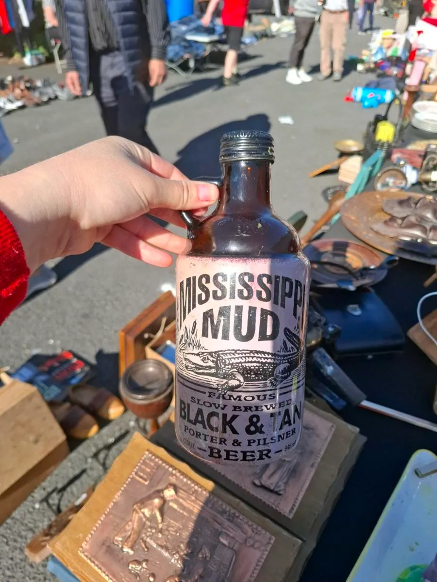 Black and tan bottle - Image 1