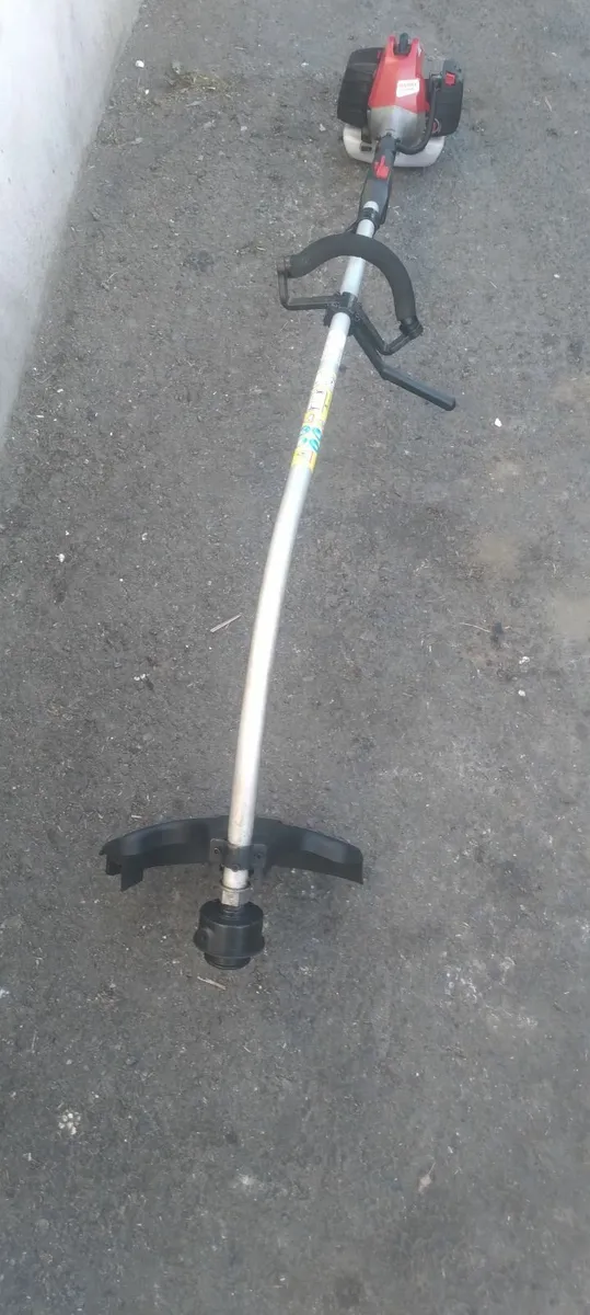 Harry grass strimmers only used one new - Image 3