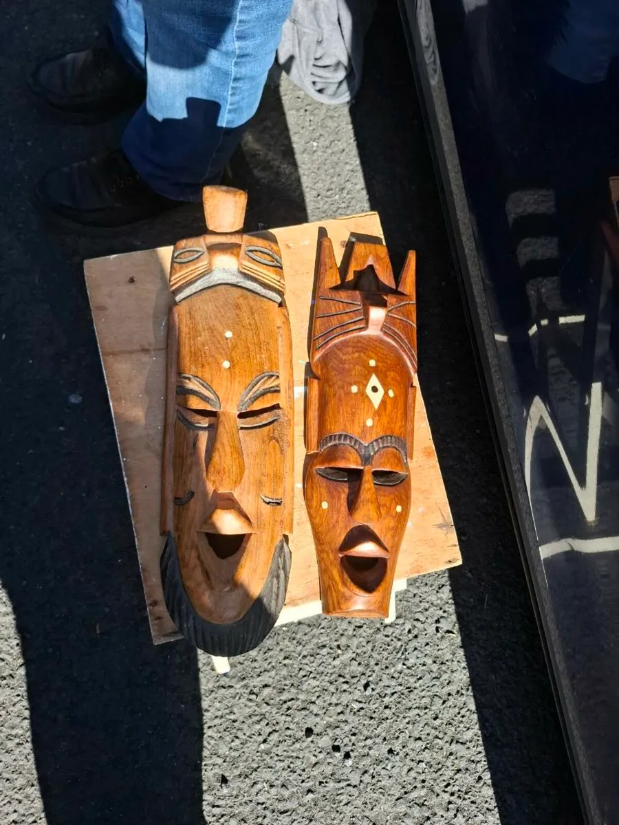 Lot of 2 african masks possible to post