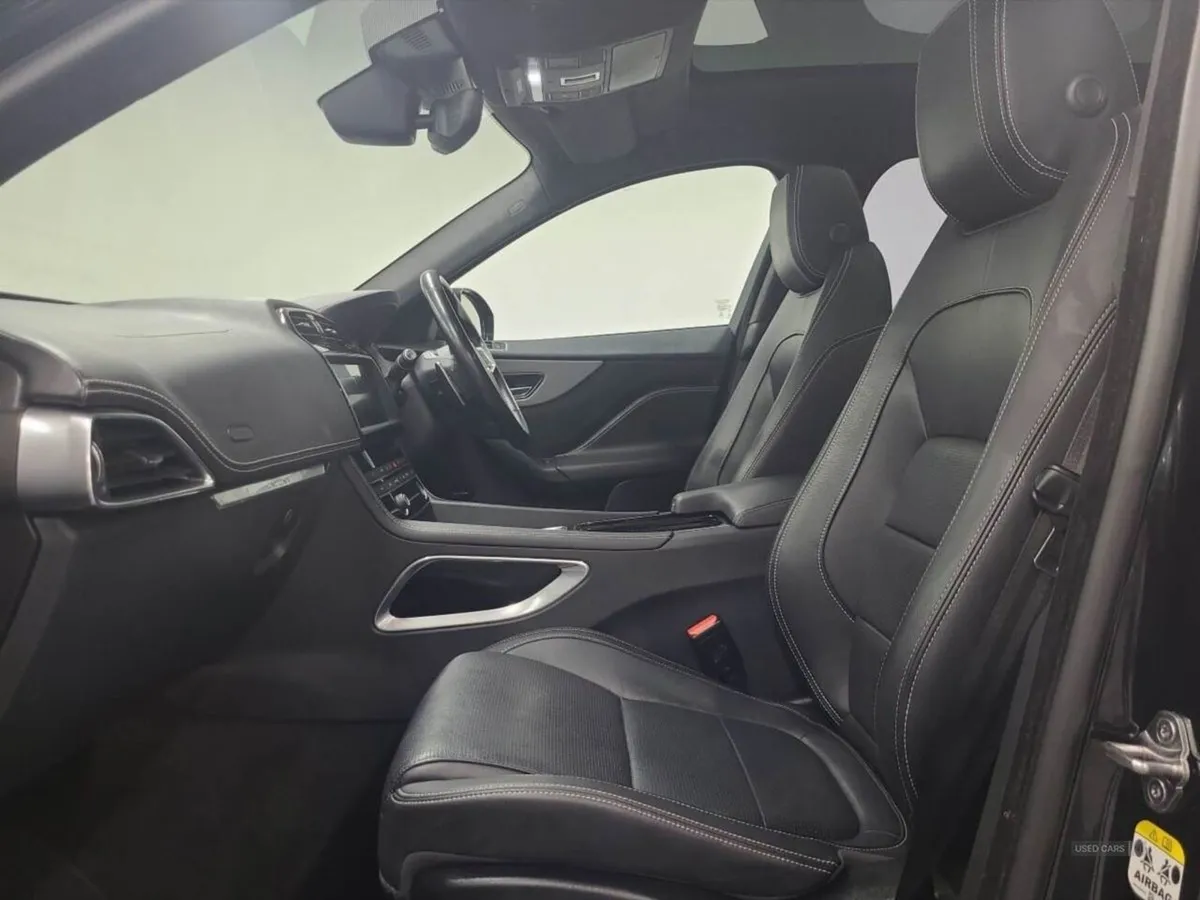 Jaguar F- PACE 2.0d  180  Chequered Flag 5dr Auto - Image 3