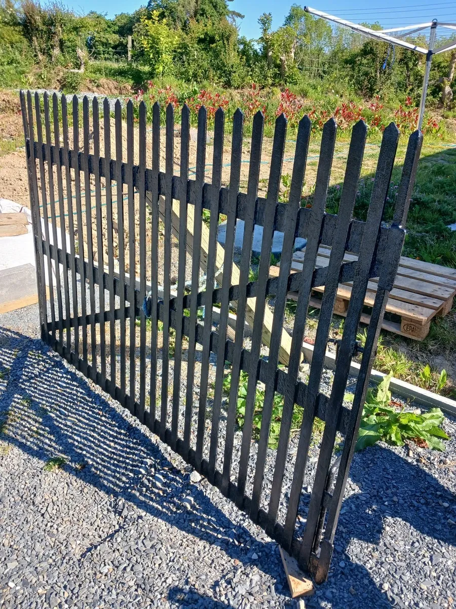 Old metal gate - Image 3