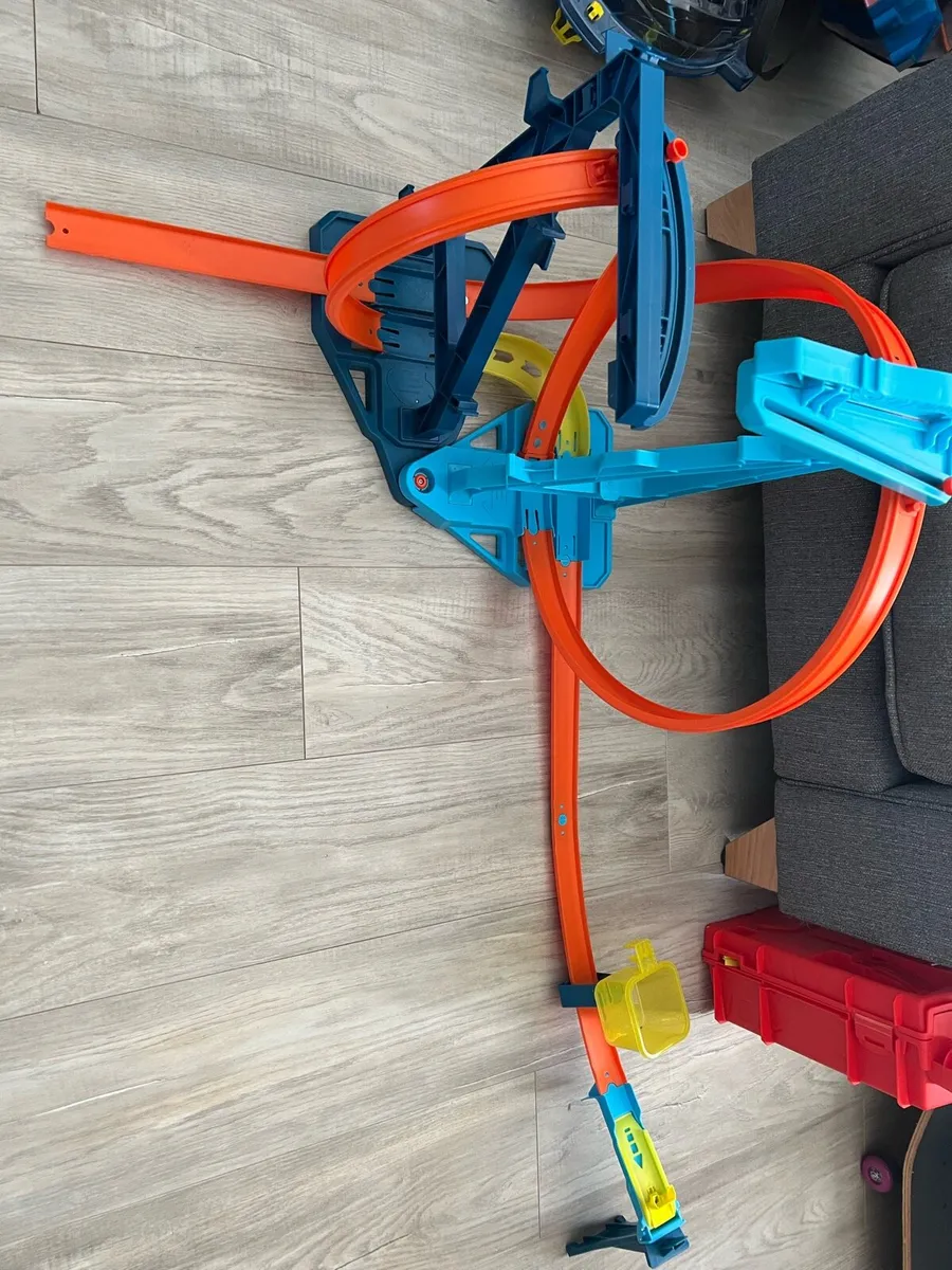 Hot wheels loop track - Image 1