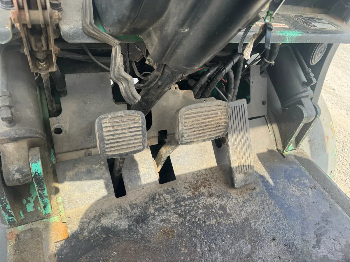 Forklift - Image 4