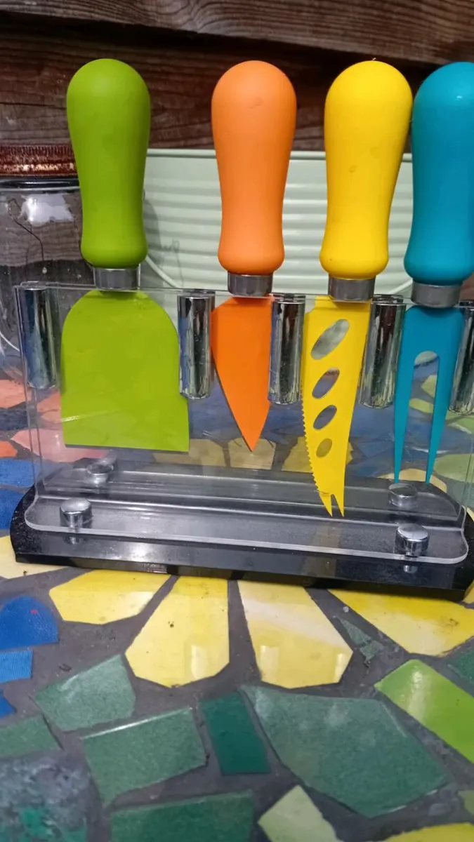 Cheese knife set