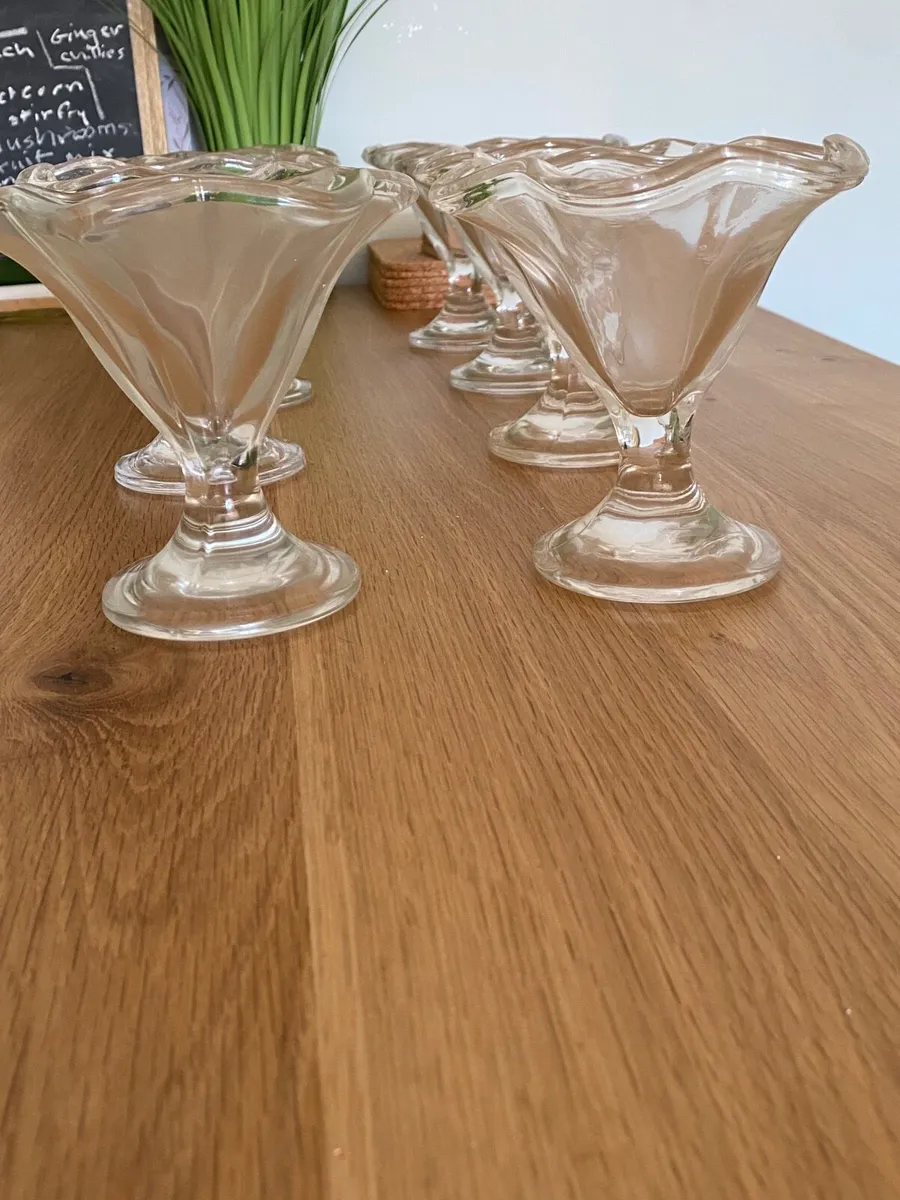 8 sundae glasses/bowls - Image 2
