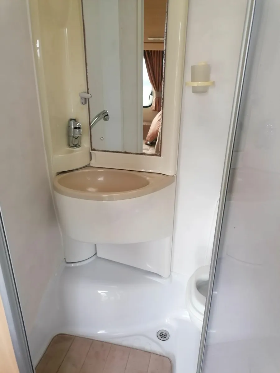 Carvan 6 berth €8500 - Image 3
