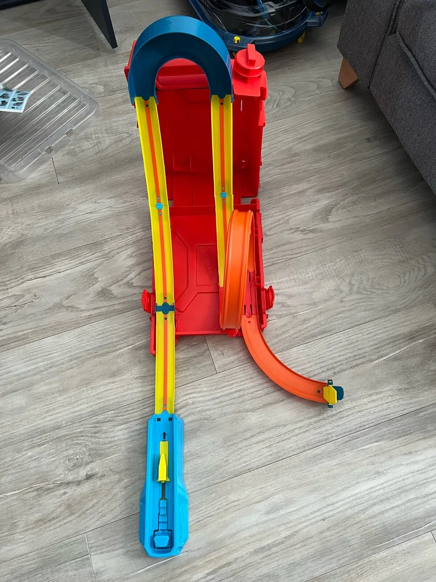 Hot wheels track builder - Image 3