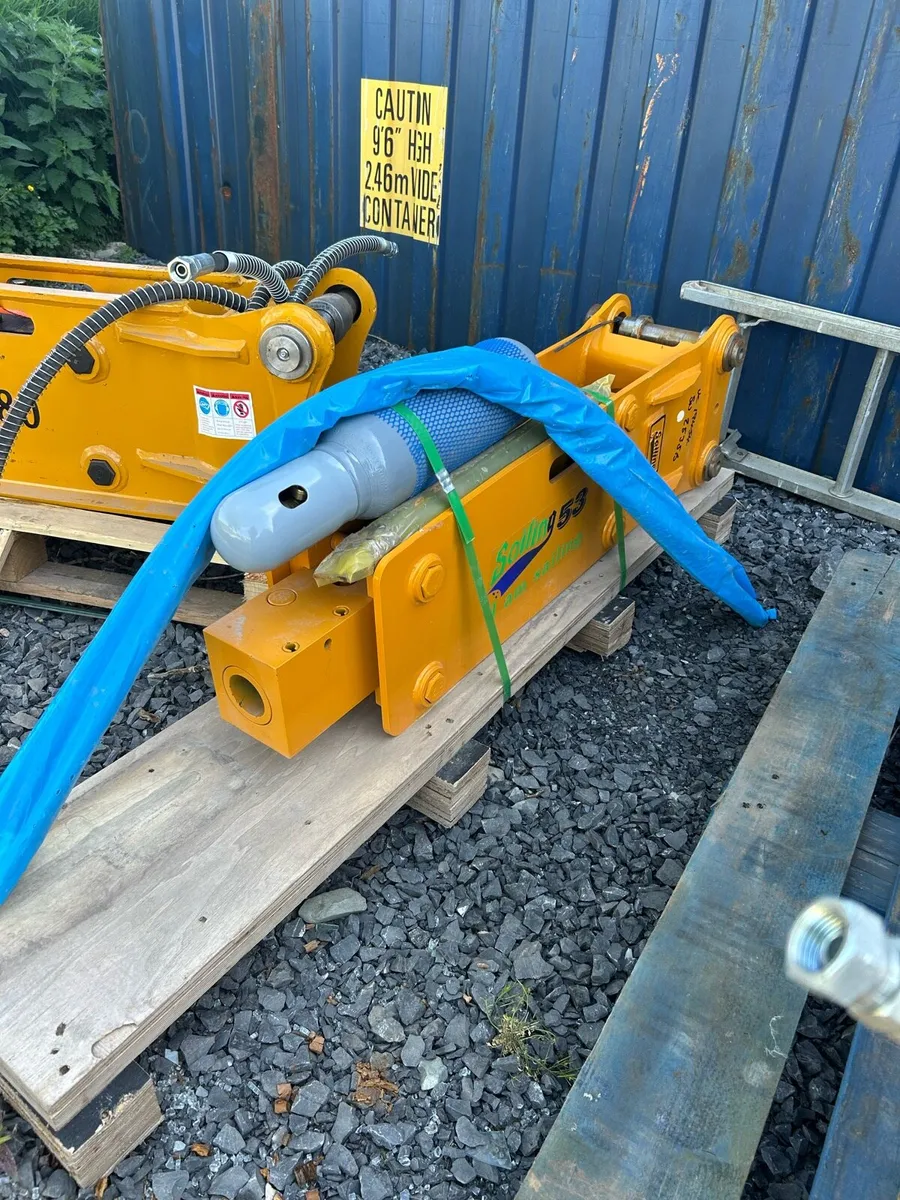 Selection of Breakers & Compaction plates - Image 4