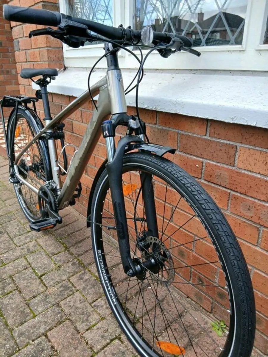 Trek Dual Sport 2 (new & unused) with accessories - Image 3