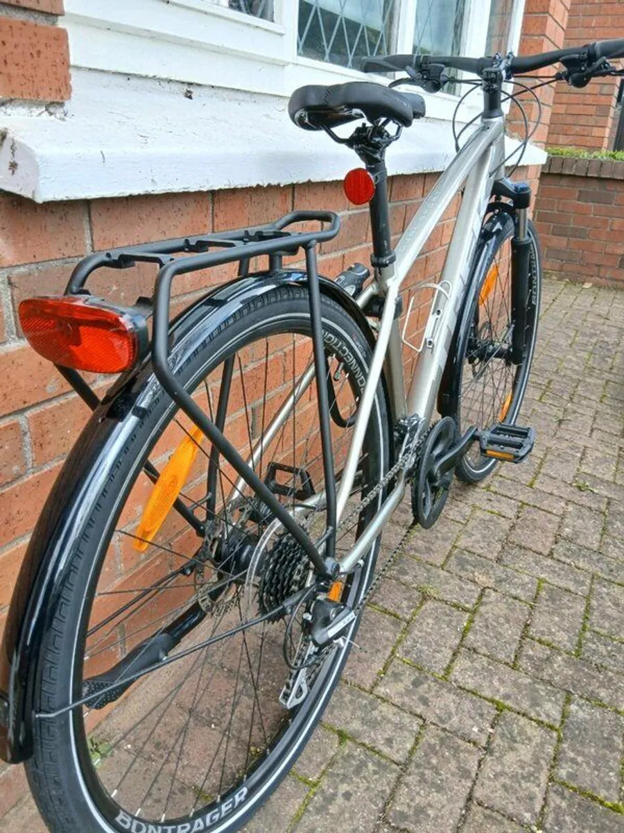 Trek Dual Sport 2 (new & unused) with accessories - Image 4