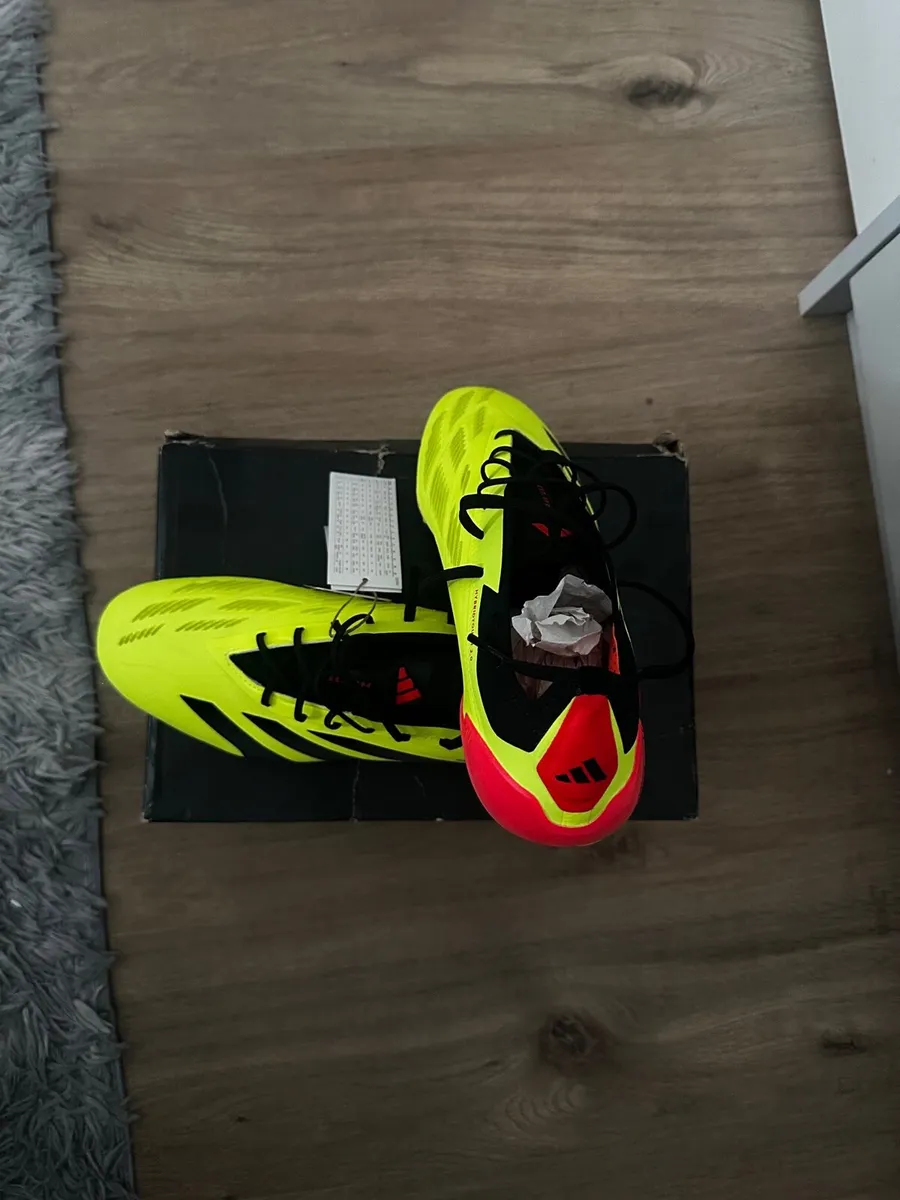 Adidas Predator Size UK 11 - Image 1
