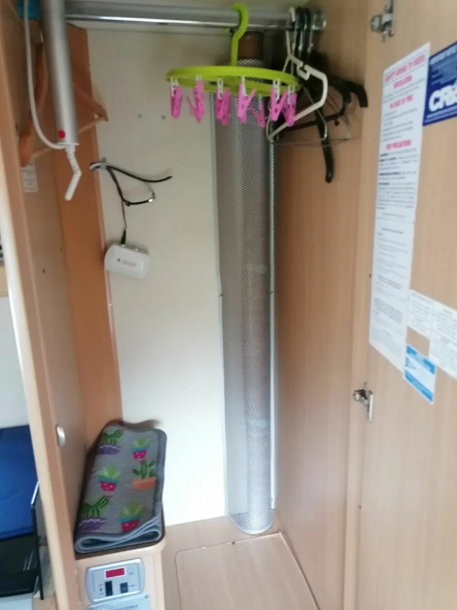 Carvan 6 berth €8500 - Image 4