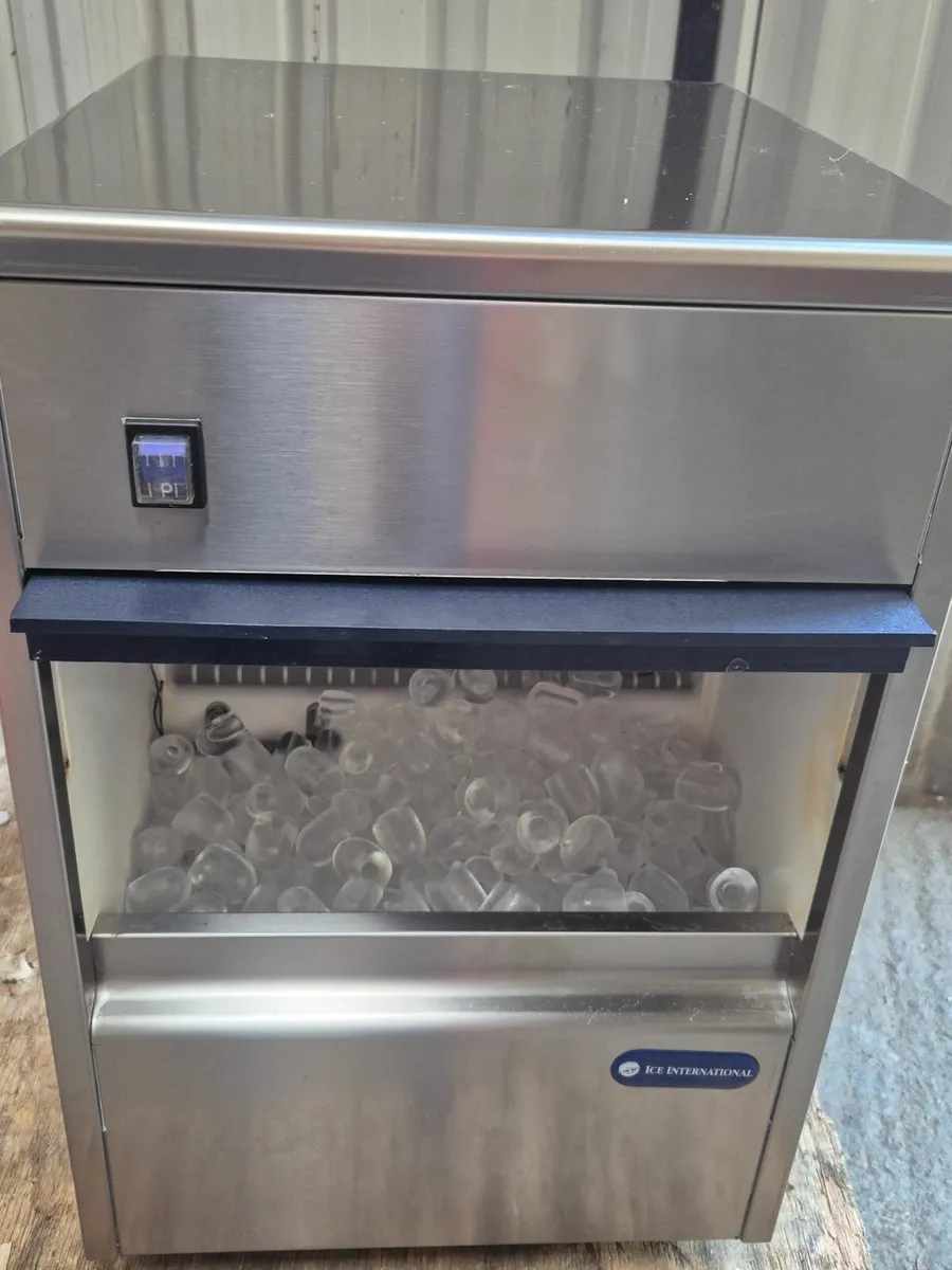 Ice machine - Image 1