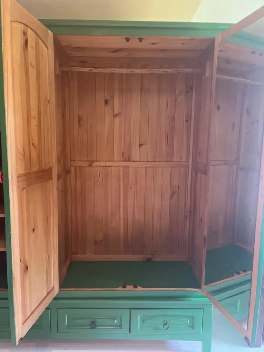 Wardrobe - Image 3