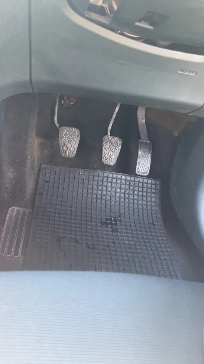 Ford Fiesta 2009 - Image 2