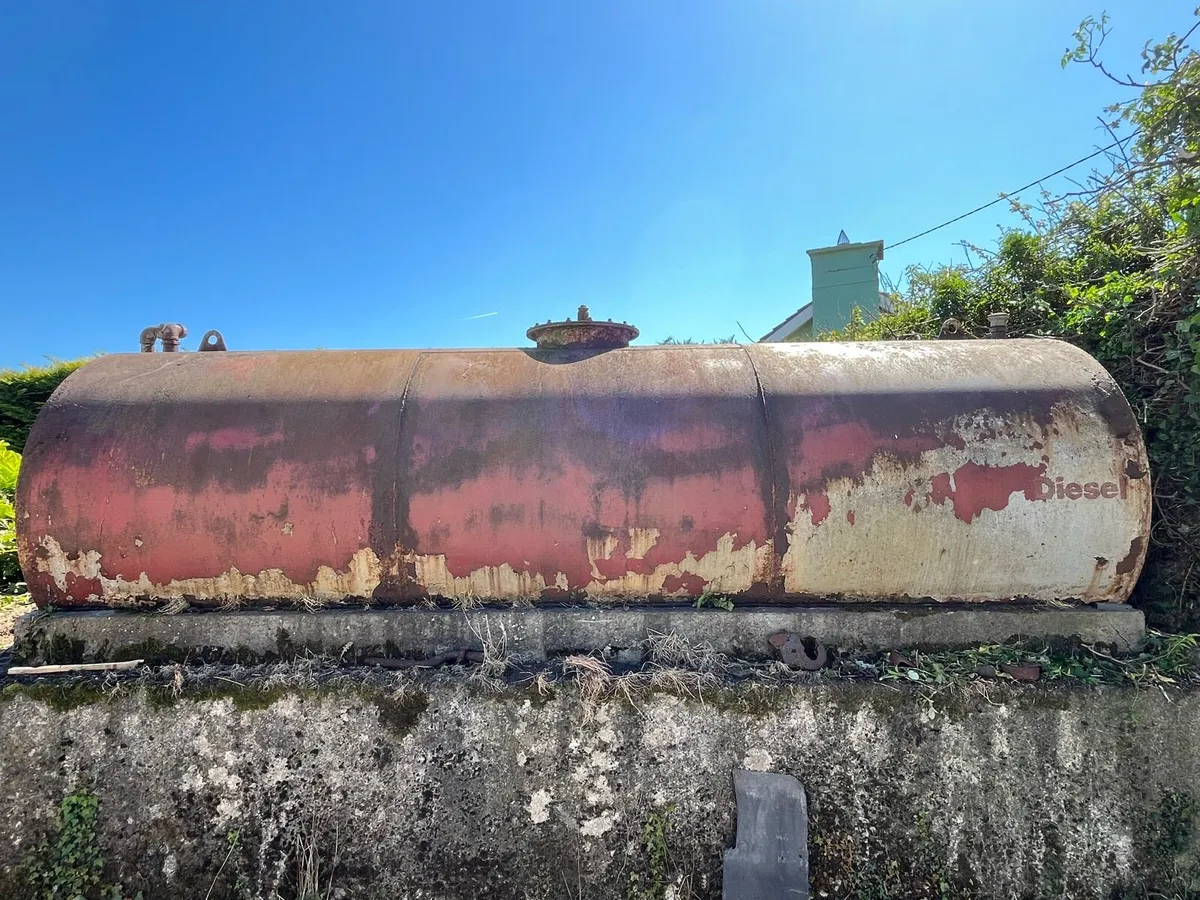 Fuel tank - Image 1