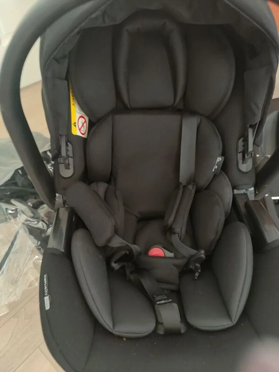 Silver Cross Baby Carrier, adapters, rain cover and base for car seat - Image 4