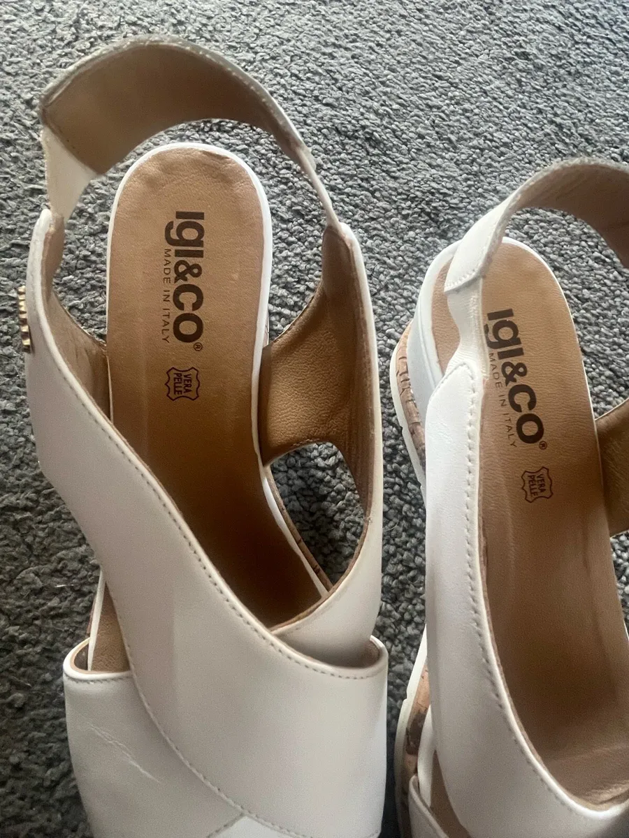 Wedge sandals size 6-7 - Image 2