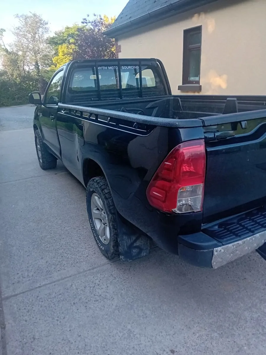 Toyota hilux - Image 4