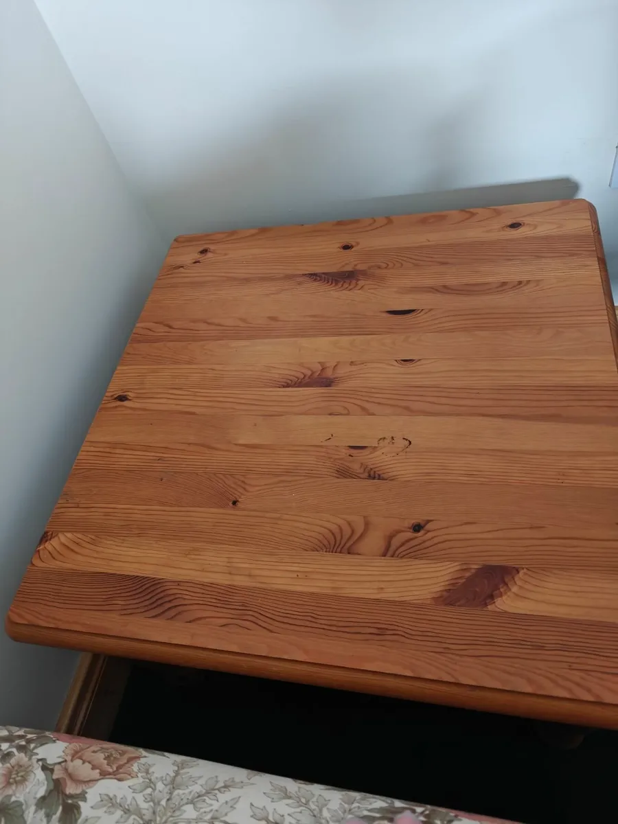 Pine occasional table - Image 2
