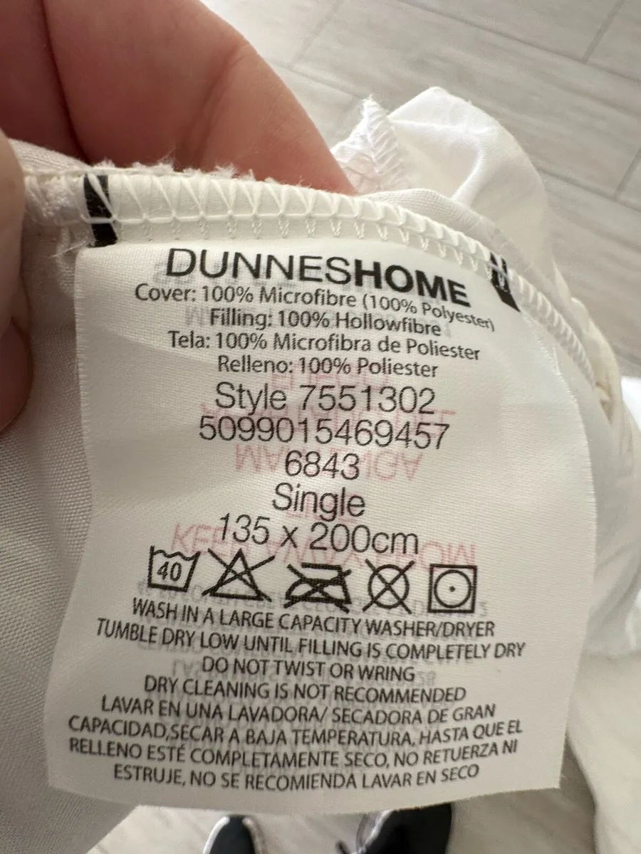 Duvet and Duvet cover Gently used - Image 2
