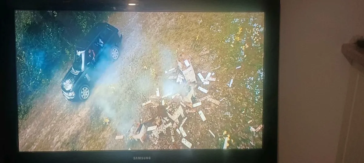 42" Samsung tv - Image 2