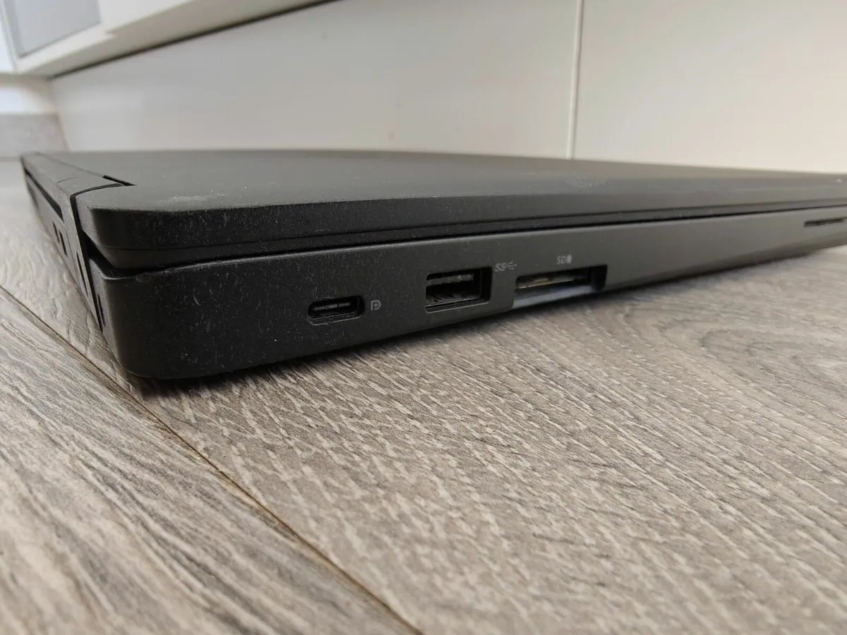 Dell Latitude 5580 | i5 | 16GB | 256GB | 15.6" FHD - Image 3