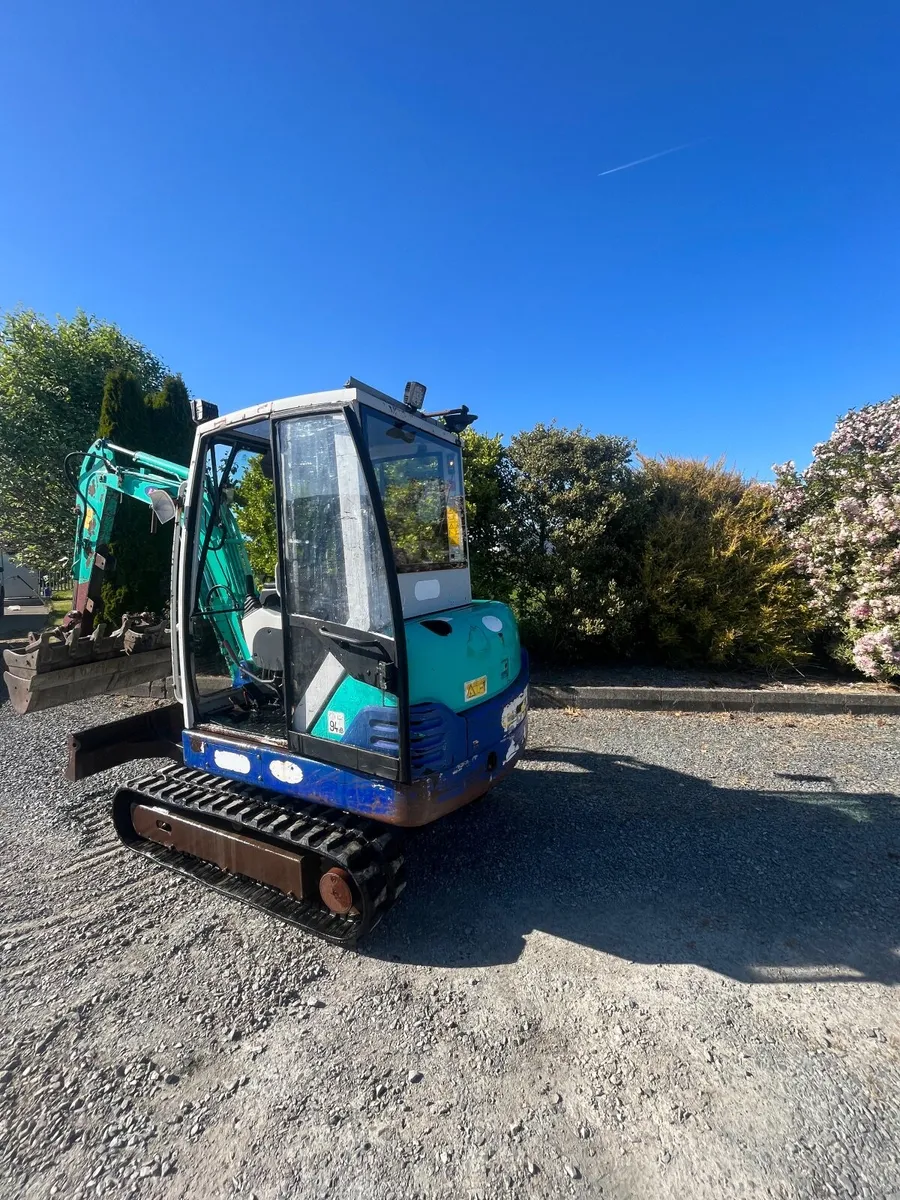 2.8 tonn ihi mini digger - Image 4