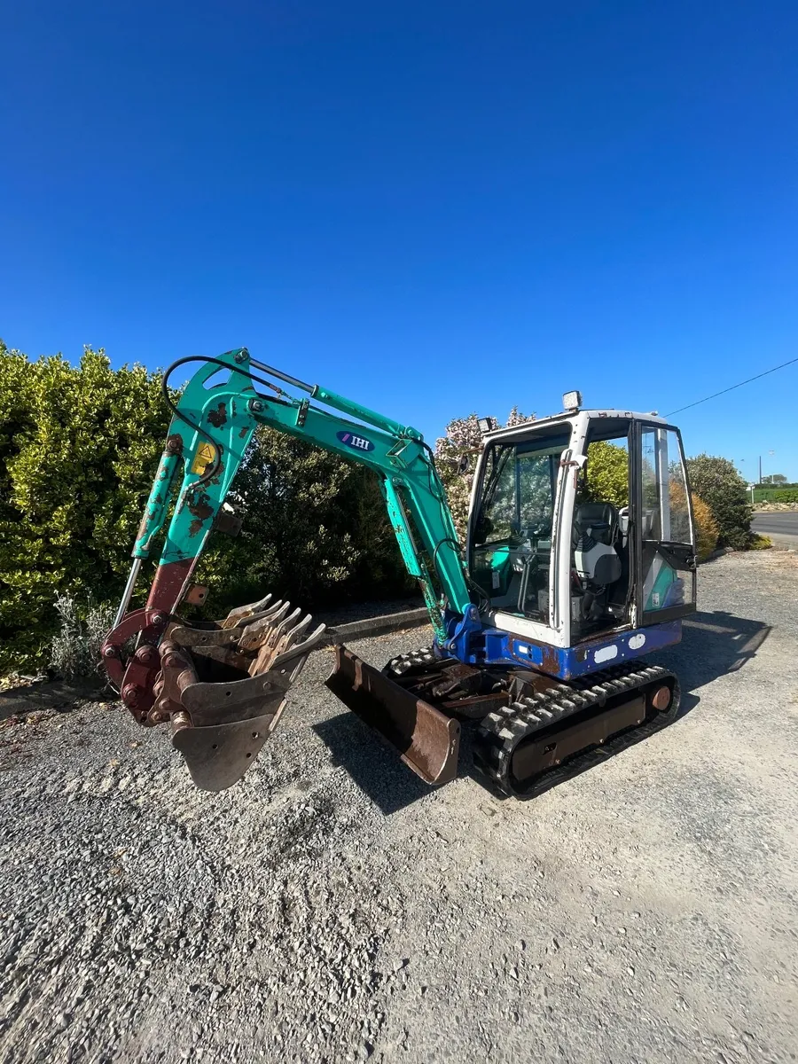 2.8 tonn ihi mini digger - Image 1