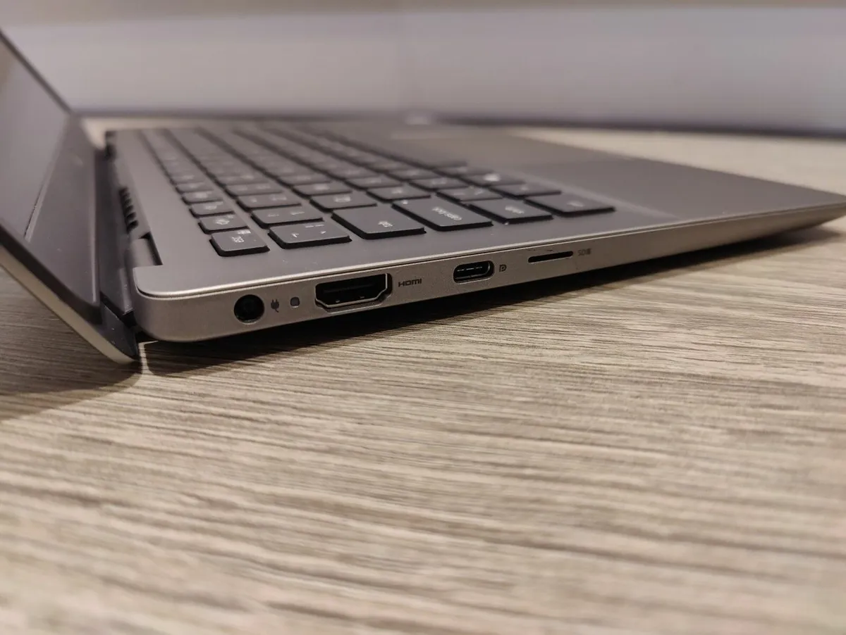 Dell Latitude 3301 | Amazing Screen - Image 4