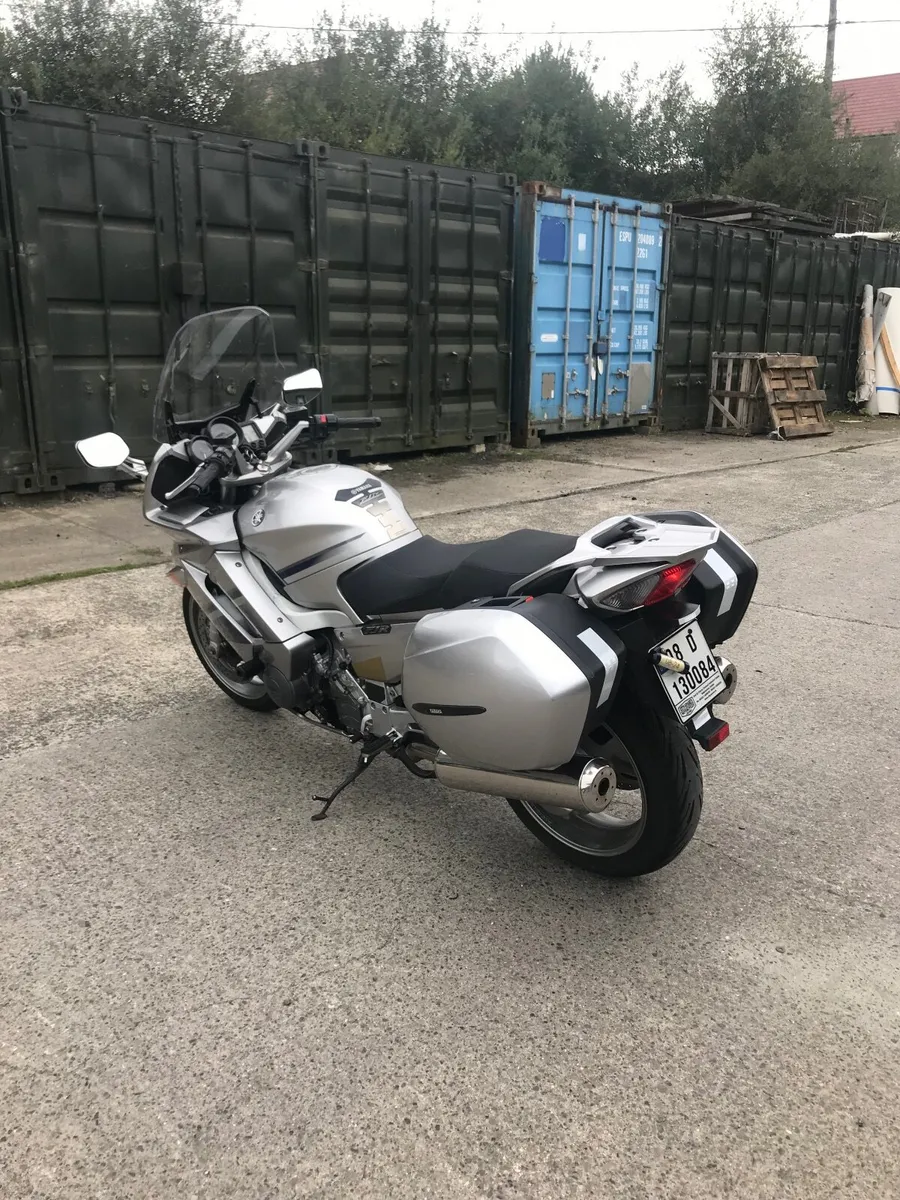 YAMAHA FJR 1300 - Image 2