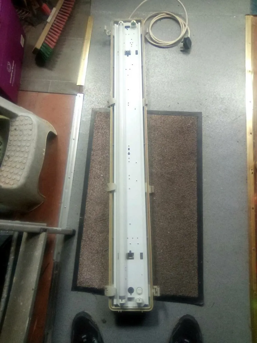 SOCKETS . SWITCH . LIGHT JOINT BOX - Image 1