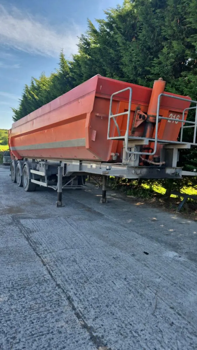 Tipping trailer