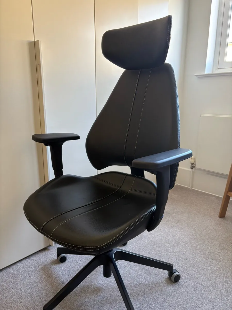 Office chair (ergonomic high back) - Image 1