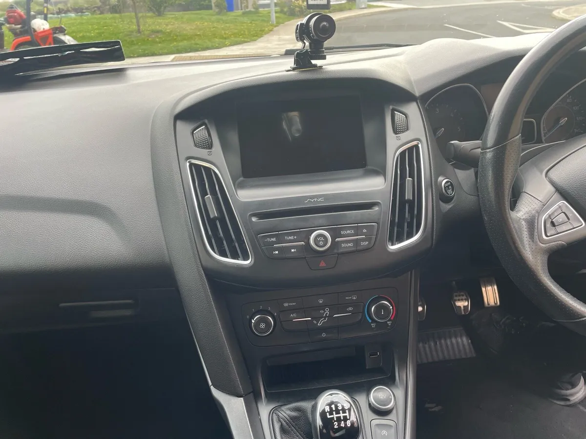 Ford Focus st line 1.5 Diesel - Image 2