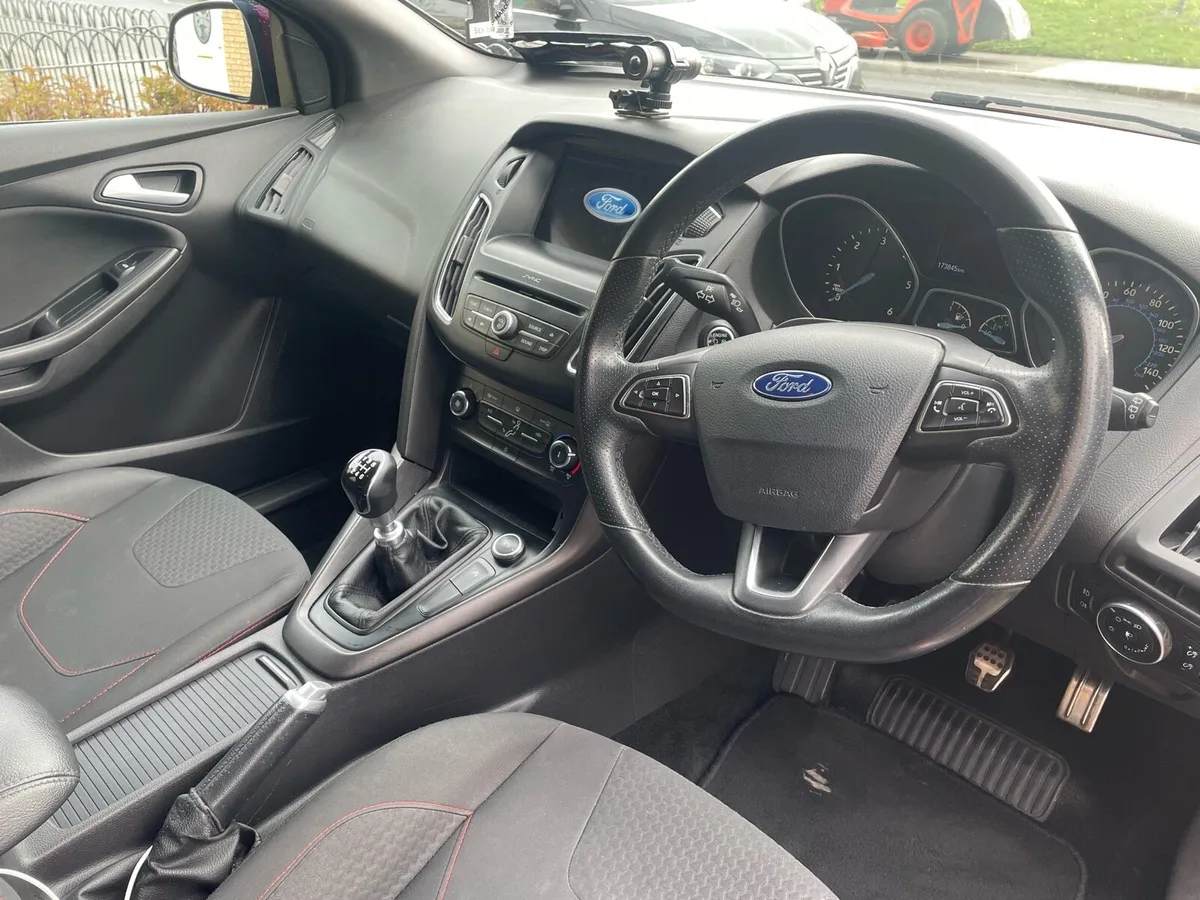 Ford Focus st line 1.5 Diesel - Image 3