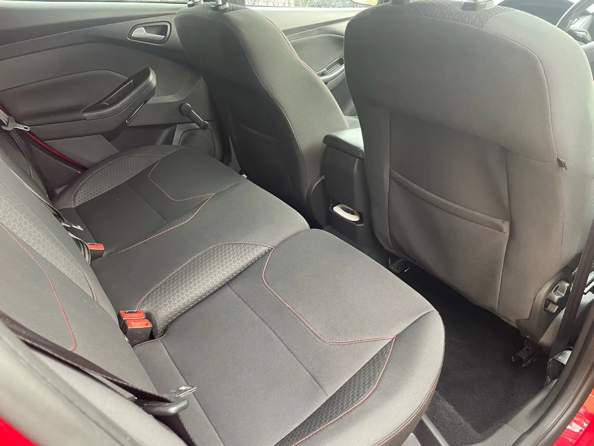 Ford Focus st line 1.5 Diesel - Image 4