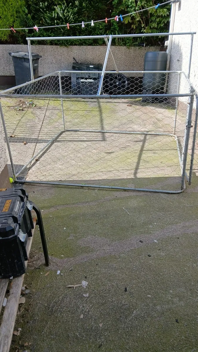 Dog cage - Image 1