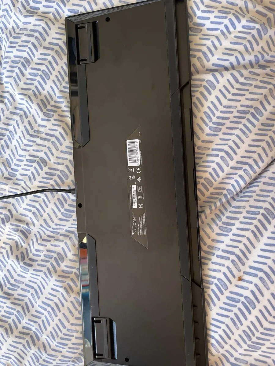 Roccat Vulcan AIMO keyboard - Image 4