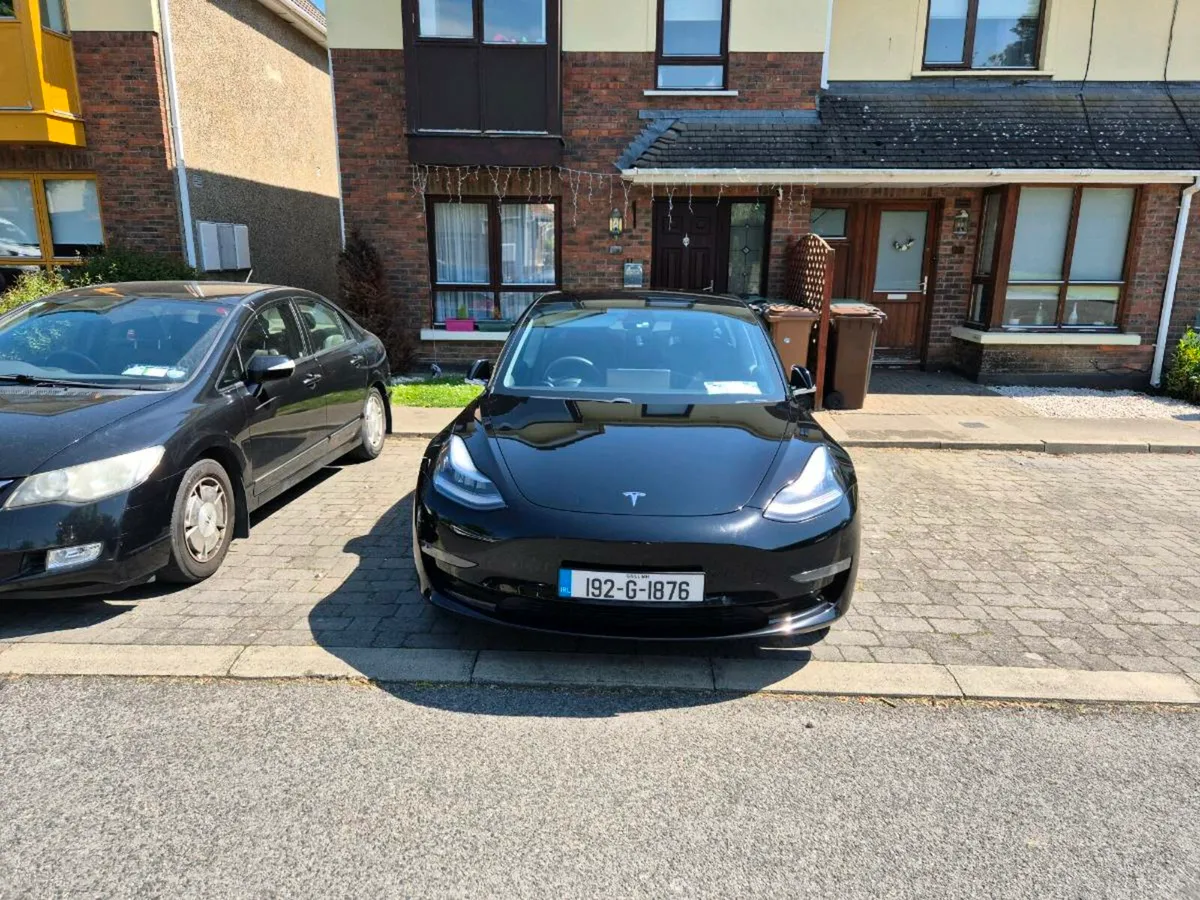 Tesla Model 3 - Image 2