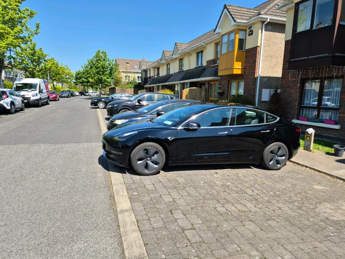 Tesla Model 3 - Image 3