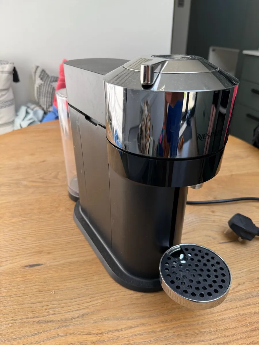 Nespresso vertuo coffee machine - Image 2