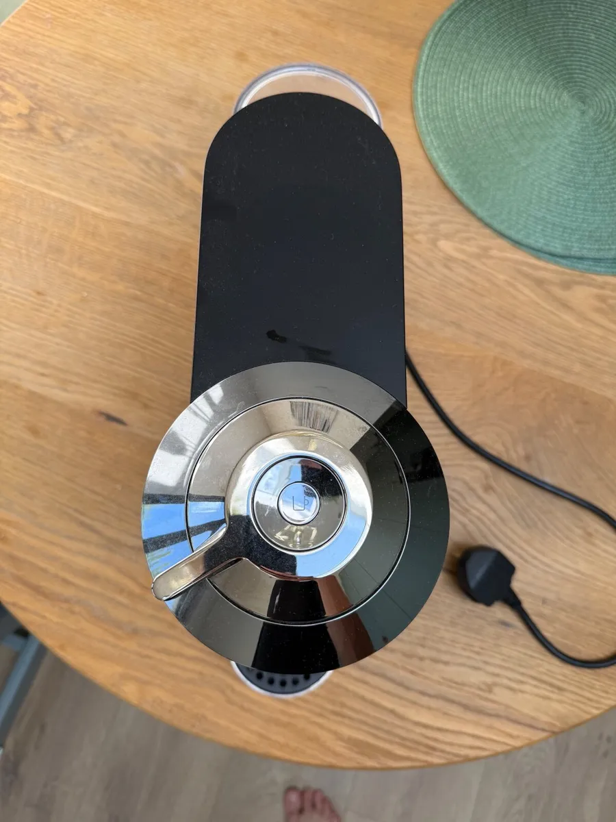 Nespresso vertuo coffee machine - Image 3