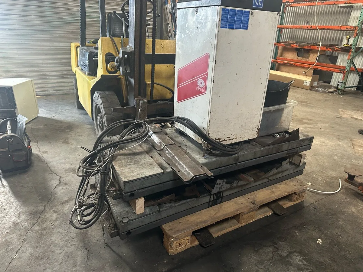 Scissor lift - Image 1