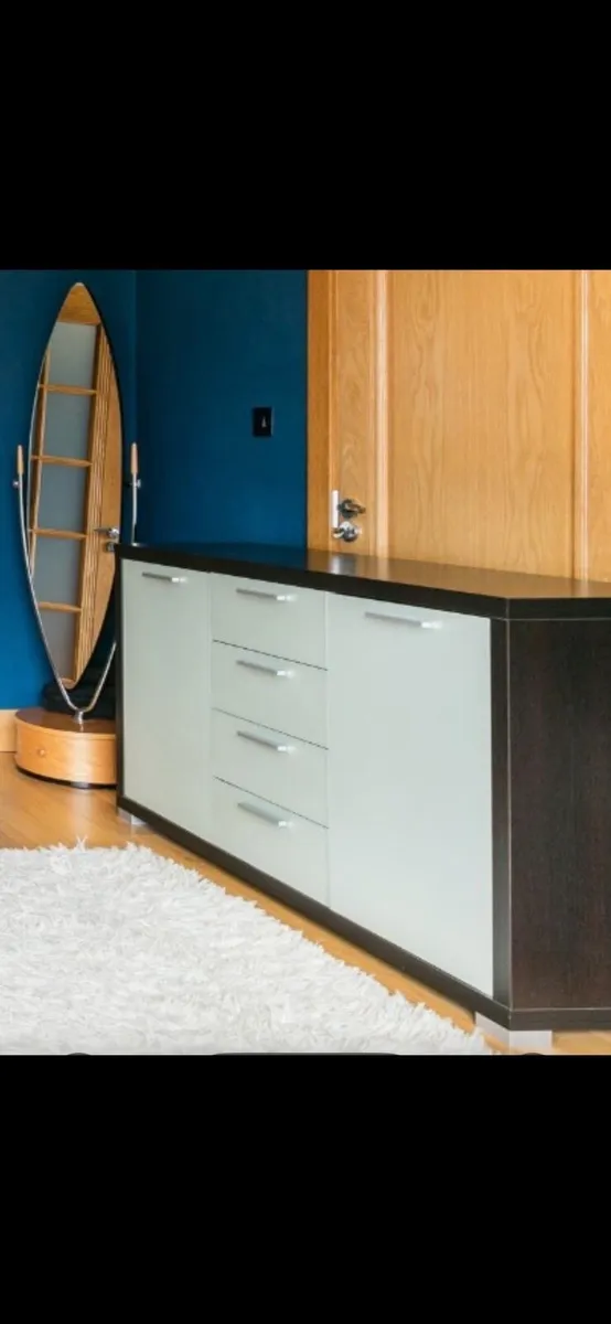 Cabinet - Image 1
