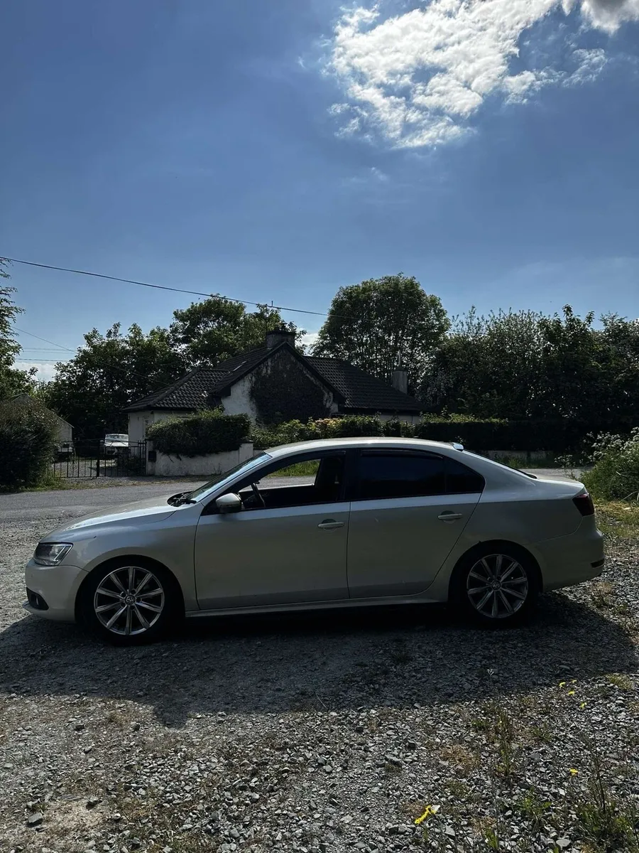 Volkswagen Jetta - Image 4