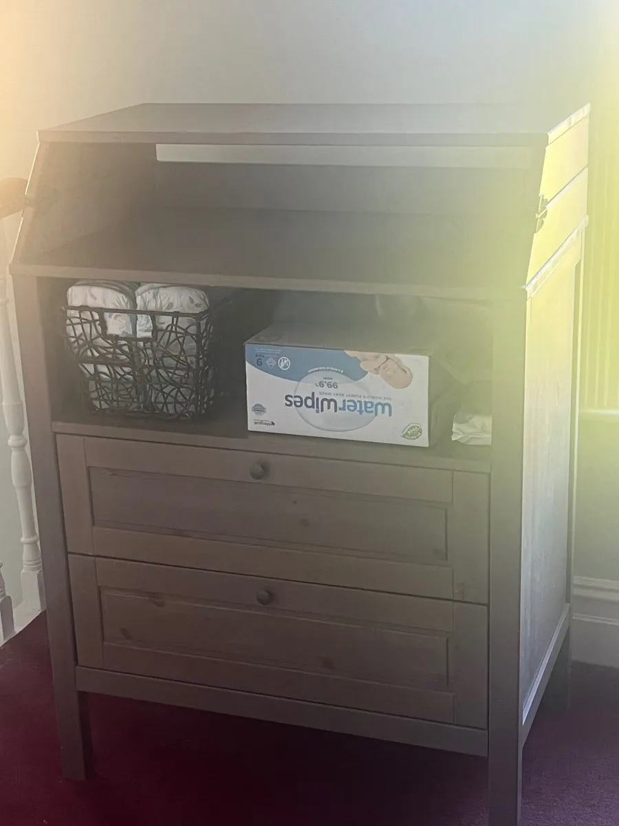 Free ikea change  station - Image 1