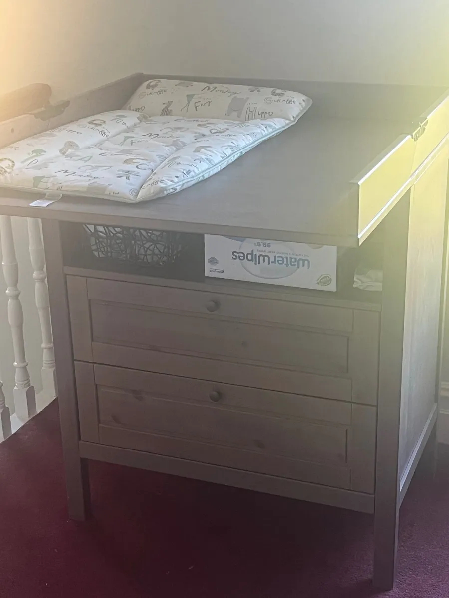 Free ikea change  station - Image 2