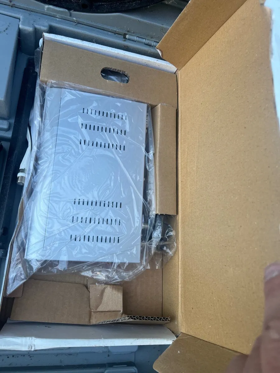 Mobile satellite tv receiver - Image 1